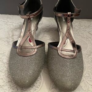 Ros Hommerson Silver Iridescent Glitter Shoes. Size 11